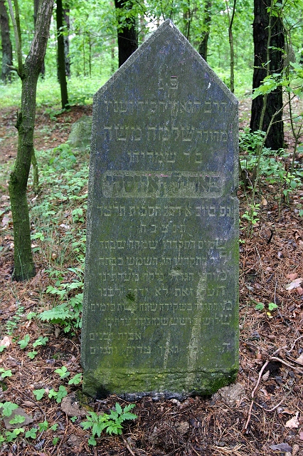 1933 IMG_0428.jpg - Here lies the learned and humble rabbi; Shlomo Moshe Barilkovski the son of Shmaryahu. Died the first day of Sukkot -15th of Tishrei 5694 - Oct. 5th, 1933.  He led our community for 36 years.  (IMG_0428.jpg)